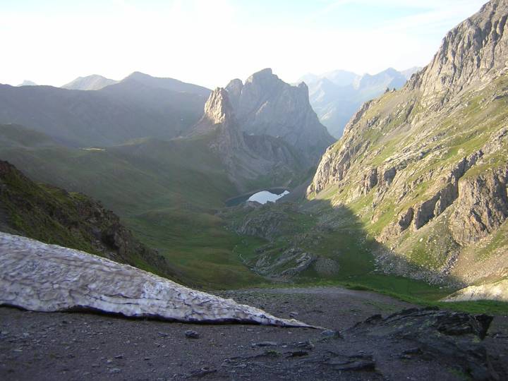 Les arretes de la Bruyere et le lac depuis le col de la Ponsonniere 